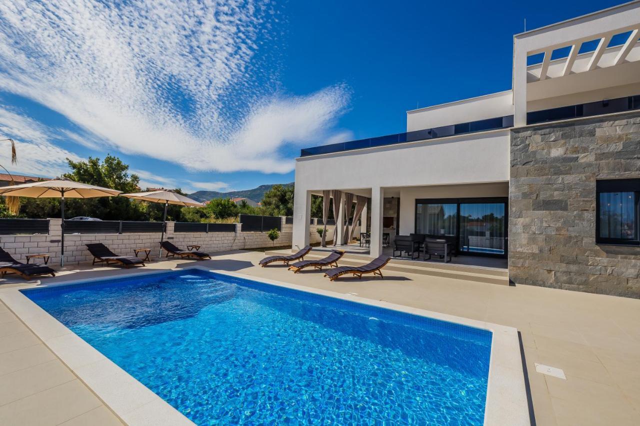 Villa Luka Каштела Экстерьер фото