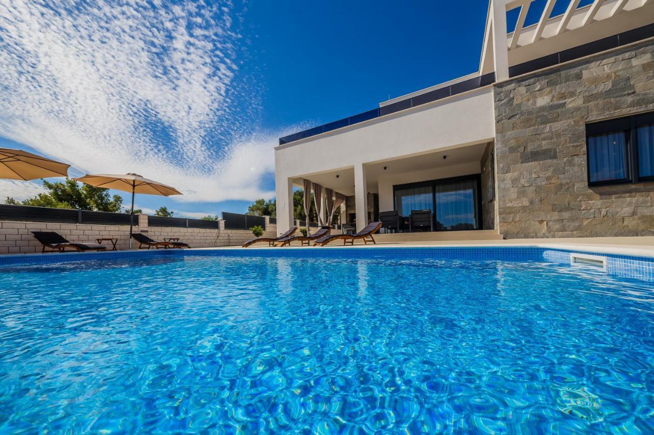 Villa Luka Каштела Экстерьер фото