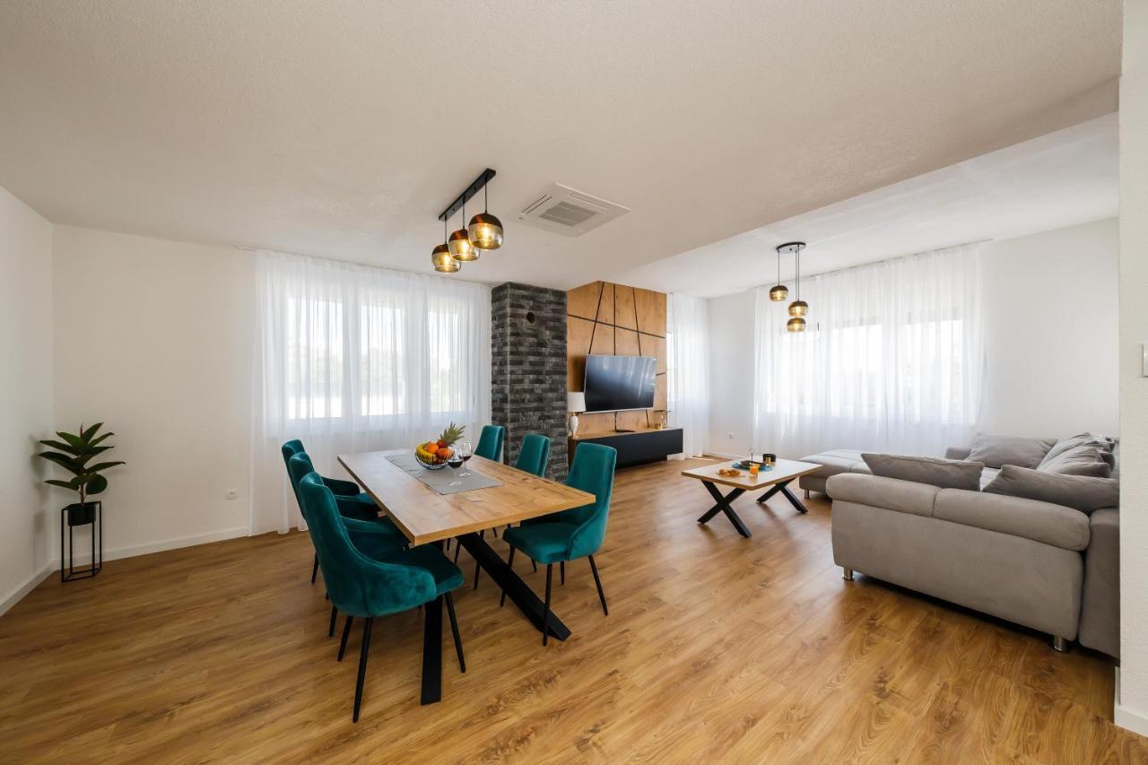 Villa Luka Каштела Экстерьер фото